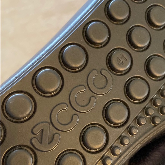 Ecco Black and Silver Sneakers Sleek Metallic Design - Picture 15 of 15